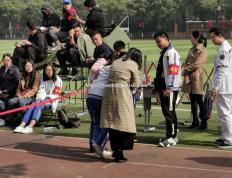 半岛体育-选手家属现场助威，助力选手奋力拼搏