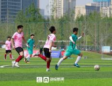 半岛体育-国际足球舞台上，女选手斗志昂扬