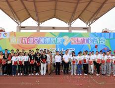 半岛体育-田径赛事女团展现实力，团结拼搏