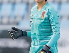 半岛体育-冰岛女足守门员表现抢眼，成为团队稳定力量