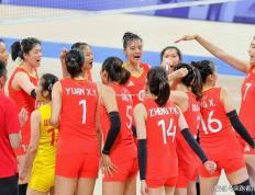 半岛体育-中国女排夺取第五连胜，晋级八强