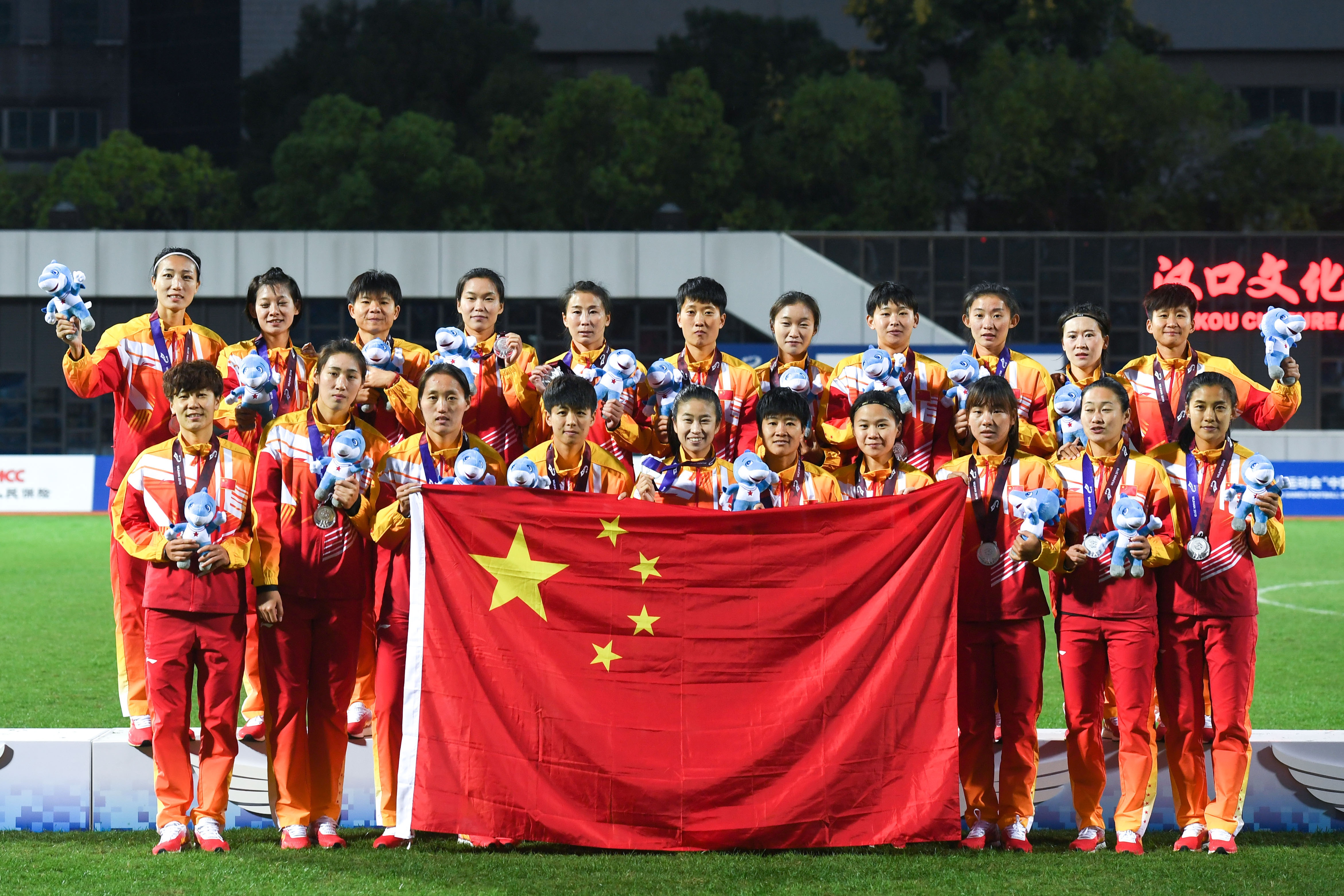 半岛体育-中国女足三轮全胜，夺得亚洲杯冠军