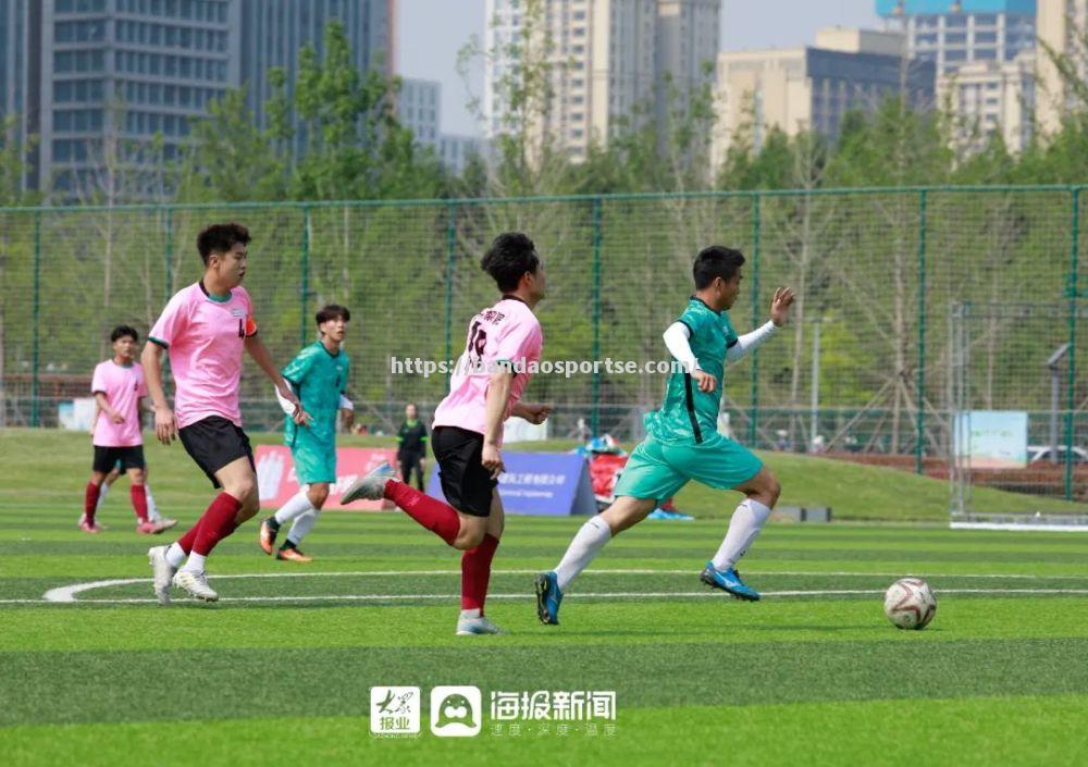 半岛体育-国际足球舞台上，女选手斗志昂扬