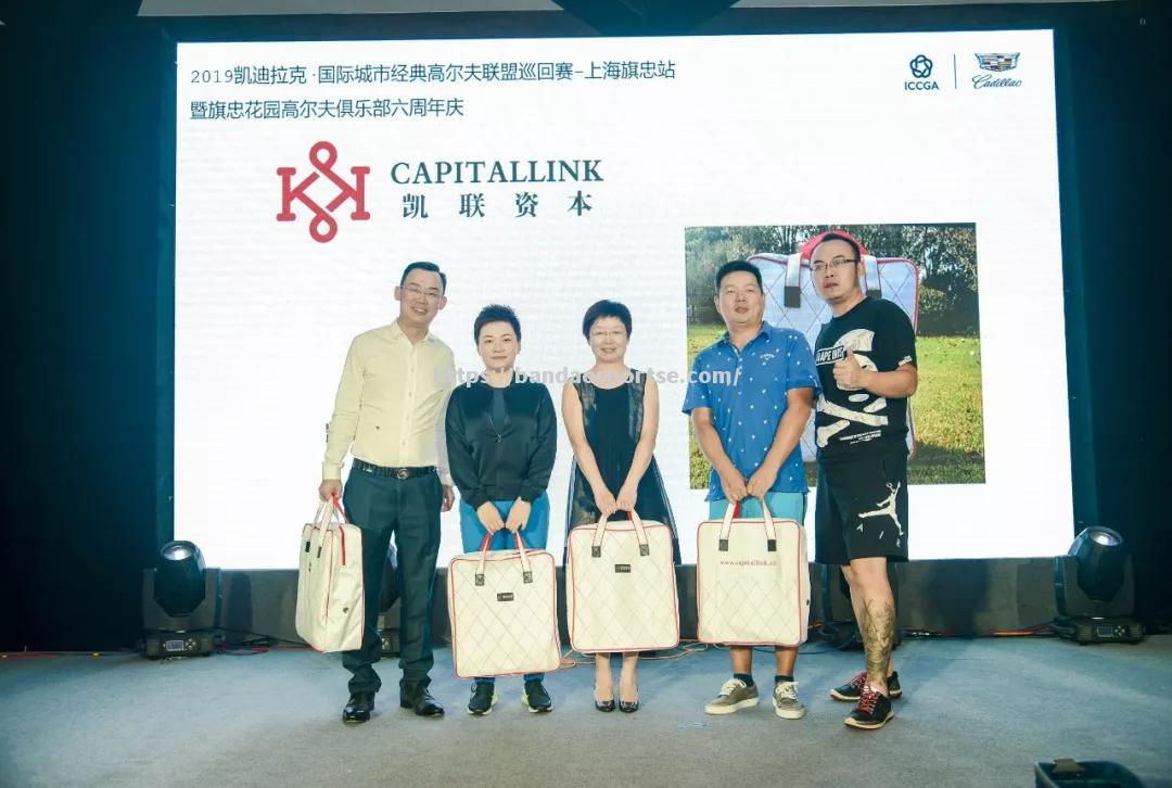 半岛体育-荷兰代表队斩获佳绩，喜笑颜开