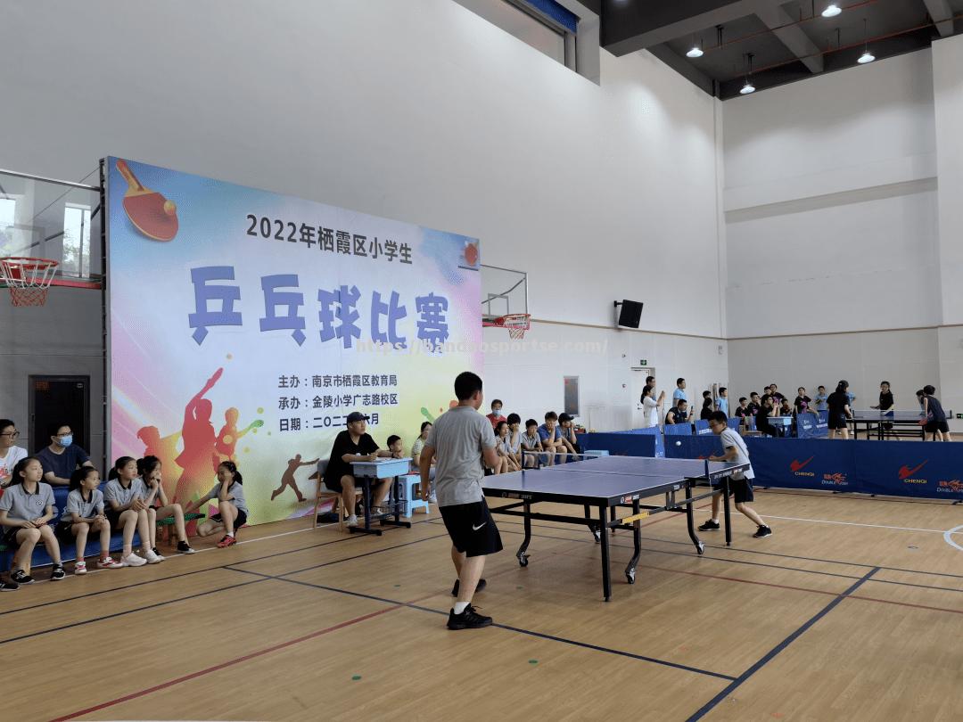 半岛体育-精英篮球运动员拼尽全力斗智斗勇