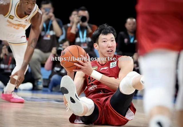 半岛体育-决胜关键战！球队备战紧张，全力冲击